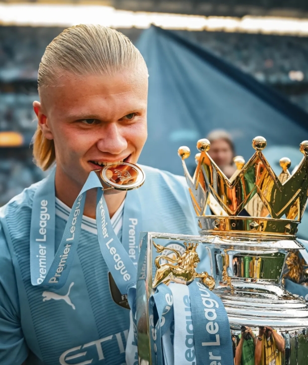 九游APP官网-C罗与50激战掘金分钟，比赛局势复杂胜负难料！，哈兰德焦点对战再创辉煌时刻(切尔西vs狼队)