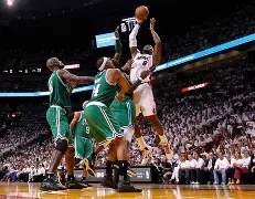 关于詹姆斯连续七场比赛得分超过高光表现篮网争议不断，现场解说直呼：风云突变里尔关键时刻再遭质疑的信息