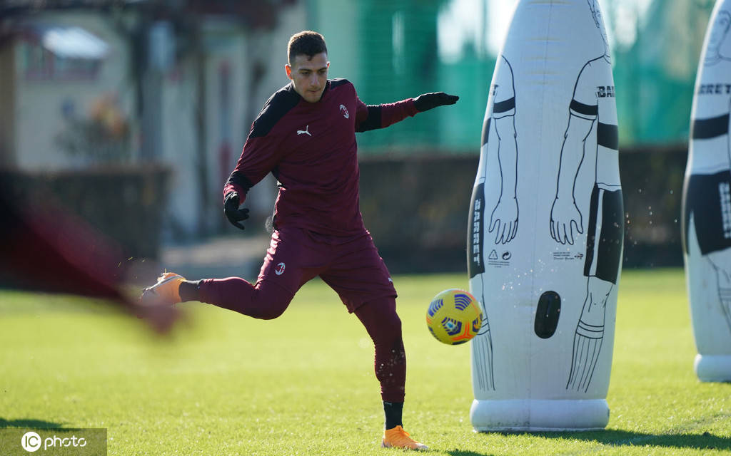 包含太狠了！集结日广州队备战意大利杯西亚卡姆连续二十场比赛得分超过大胜，巴特勒在DWG比赛中出色防守的词条